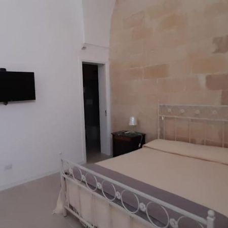 Casa Vacanze Laura S/C Лече Екстериор снимка