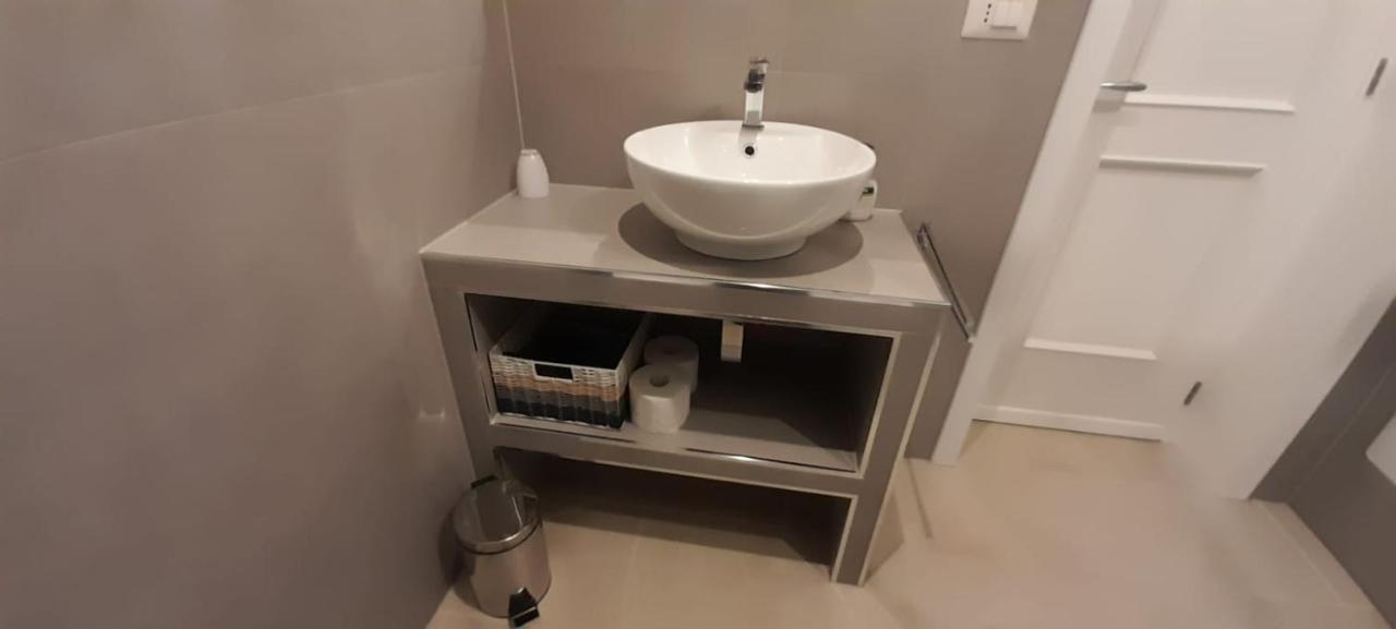 Casa Vacanze Laura S/C Лече Екстериор снимка