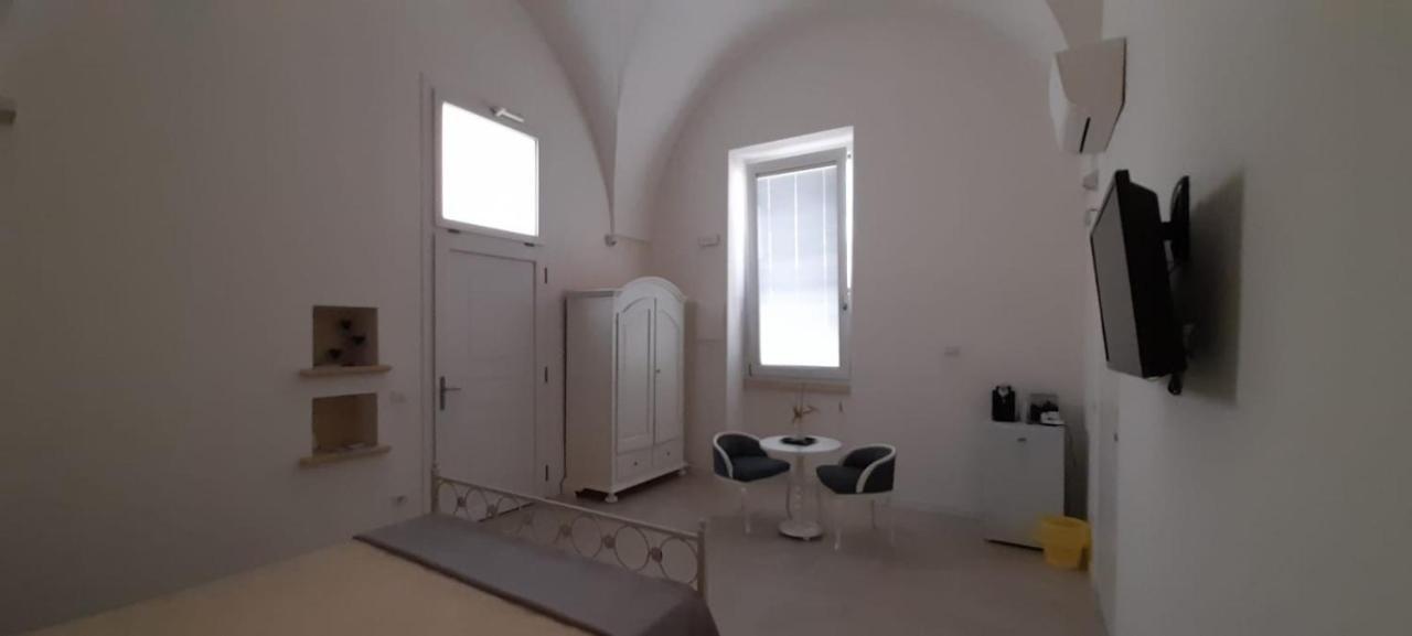 Casa Vacanze Laura S/C Лече Екстериор снимка